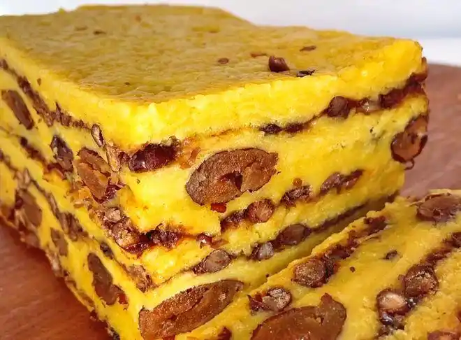 北方过年要撒年糕一层黄米一层红枣寓意年年高升蒸蒸日上