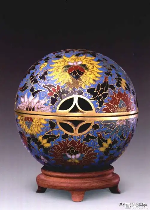 故宫收藏珍宝,元代三款掐丝珐琅缠枝莲纹器,色泽稳重,纹饰流畅