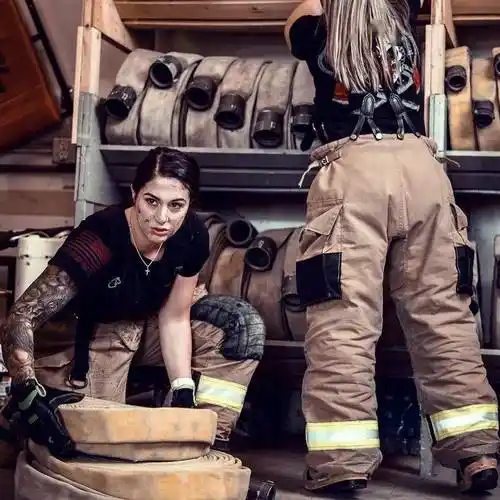 同时也是队里的医护人员然而最近有外媒报道,美国一名27岁女消防员被