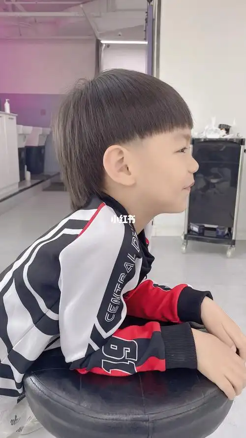 狼尾发型小哥哥