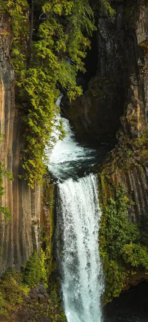 瀑布风水手机壁纸图片(风水墙纸图片 手机壁纸)-百科学社