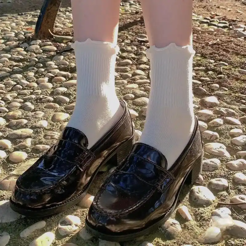 一双jk必入的袜子.木耳边短袜真的太适合搭配jk制服穿啦06 - 抖音