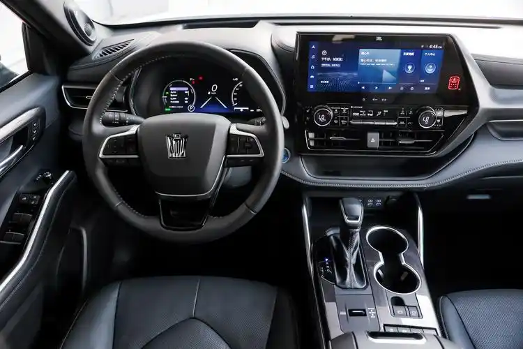 再战中高端市场 一汽丰田皇冠陆放正式上市