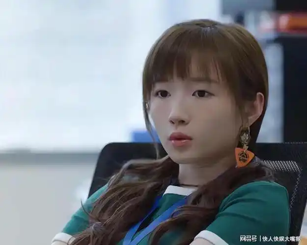 很像周冬雨的李浩菲,是一位15岁就闯荡影视圈儿的老演员了!