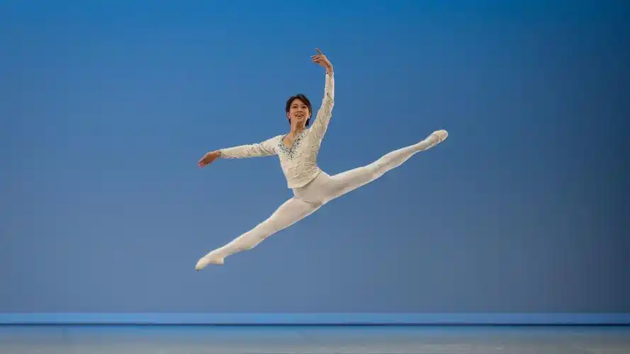 男孩可以穿白色连裤袜吗