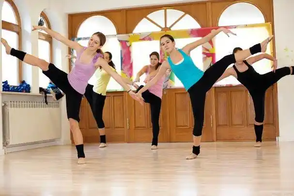 健康生活:舞蹈健身,轻松愉快,焕发青春活力!