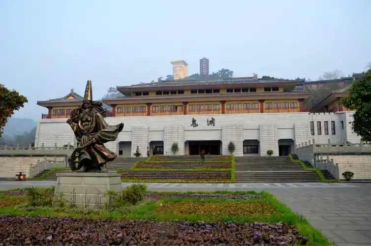 中国这座近两千年历史的"鬼城",白天人山人海,夜里却没人敢去