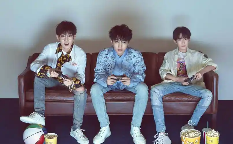 摄影师陈漫评价tfboys六周年新图,二字概括正符合粉丝感受_制服_照片