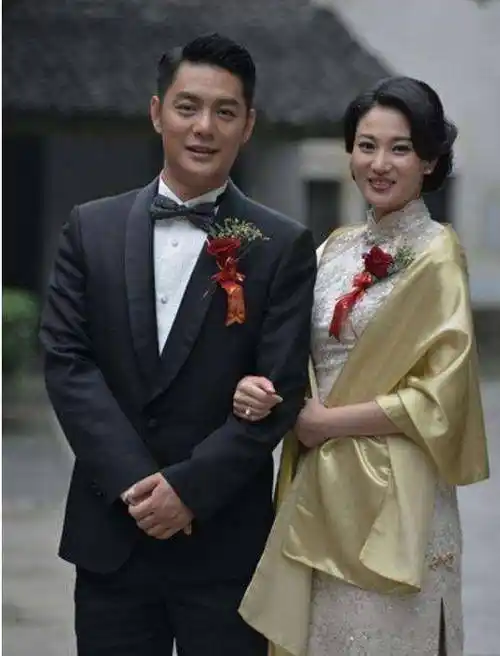 有一个温馨的家庭,妻子程愫也是一名演员,在和傅程鹏结婚之后为了他更