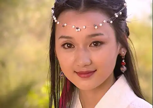 有人记得这两个古早的漂亮女演员吗?侠客行的阿秀.