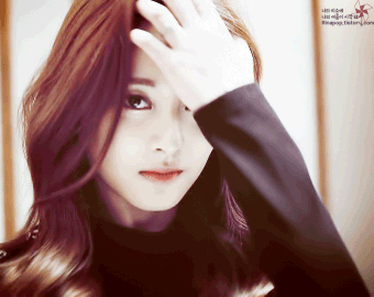 让人心跳万分的女艺人撩头发瞬间