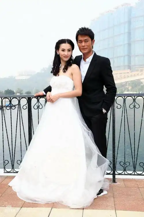 张柏芝新片遭古天乐抢婚称谢霆锋探班是大惊喜