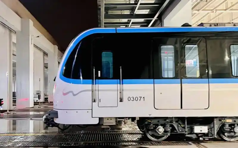无锡地铁3号线首列换装"弹性车轮"的列车0307车出站