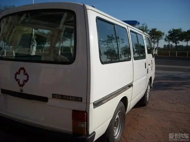 16万出售04年解放救护车基本全新