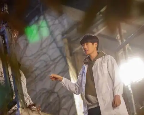 如果《密室大逃脱》换一演员,别动杨幂,别动魏大勋,动图五吧!