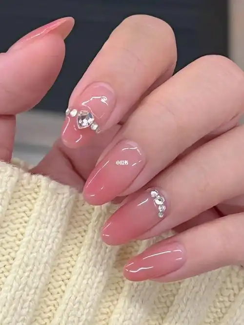 裸粉渐变爱心戒指美甲