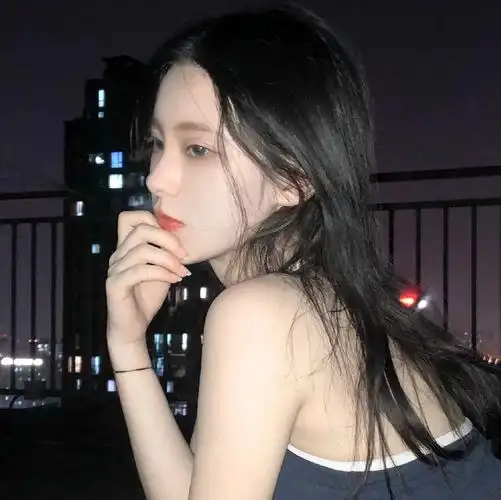 世中仙儿の女生头像〔气质〕〔高冷〕〔原宿风