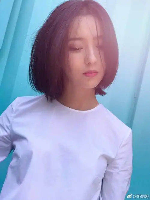 佟丽娅晒美照竟长了白头发 网友:这么美陈思诚还出轨