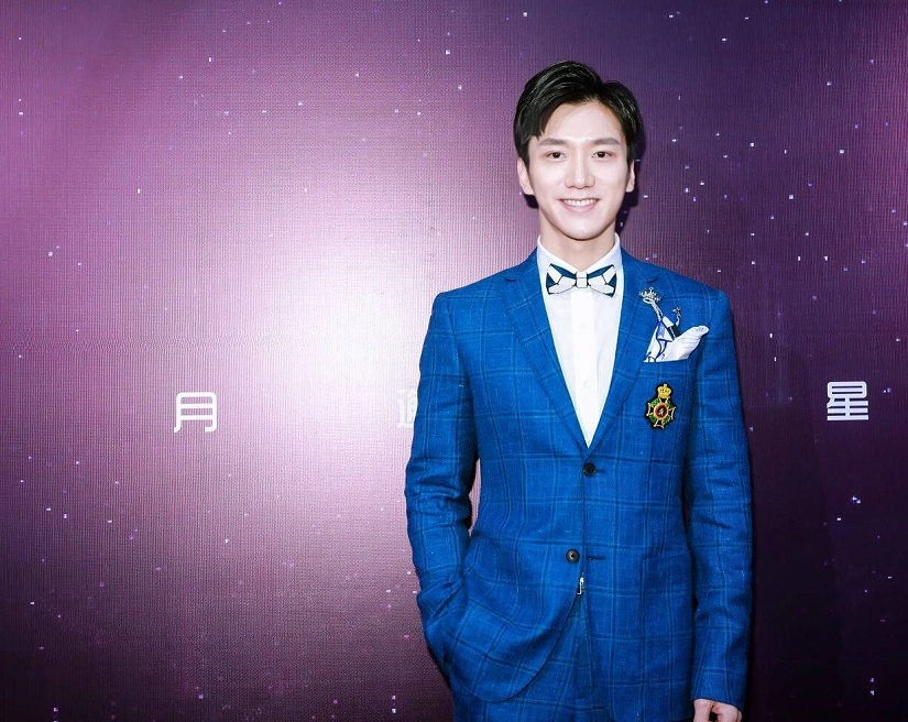 非常完美:邱雨铄蓝色西装登红毯,王子瑜转型后,拿微博大奖?