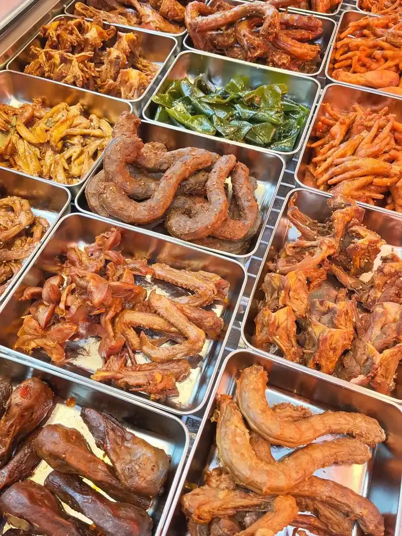 每天现卤的鸭货.905.9半斤素菜 90八块八三个鸡腿 90 - 抖音