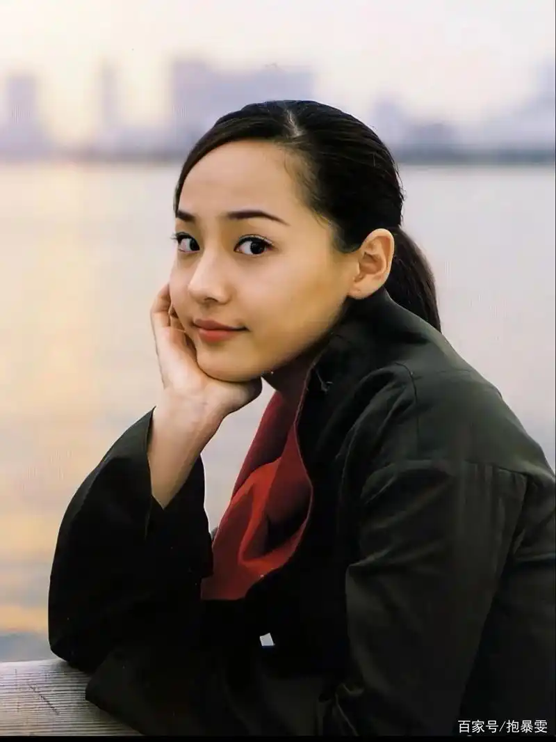 《顶楼》女主柳真,如何做到20多年冻龄美貌?