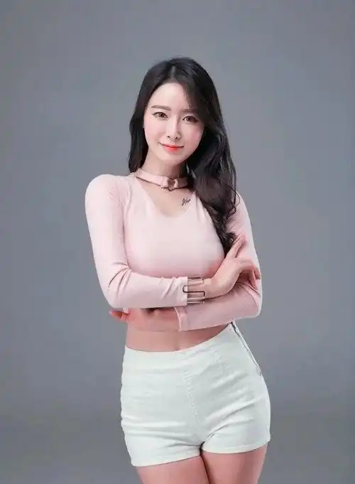 微胖女神130斤仍旧身材曲线完美健身带来好事业