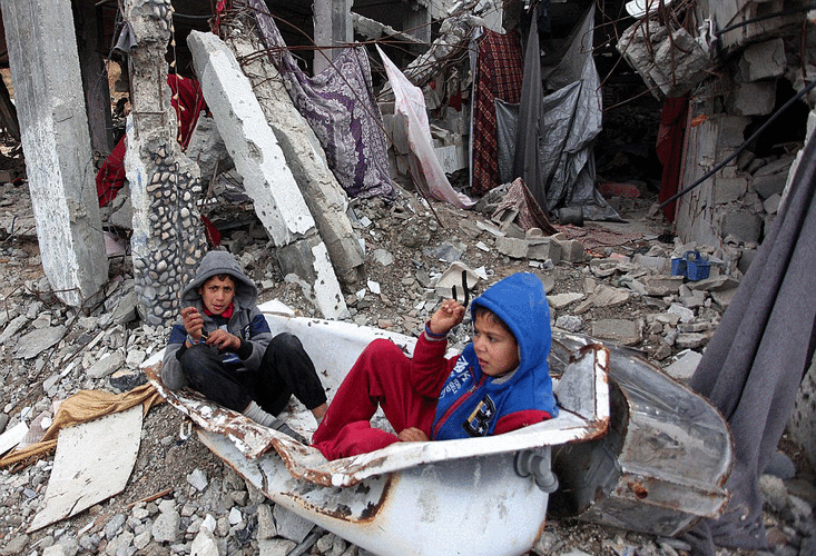 加沙地区战争废墟成巴勒斯坦儿童游乐场