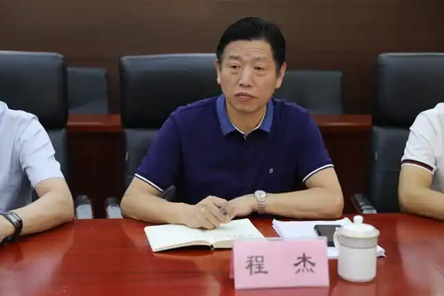 江苏省海安市政府办公室副主任程杰