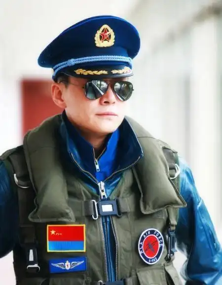 《歼十出击》热映 王斑称歼-10才是大明星