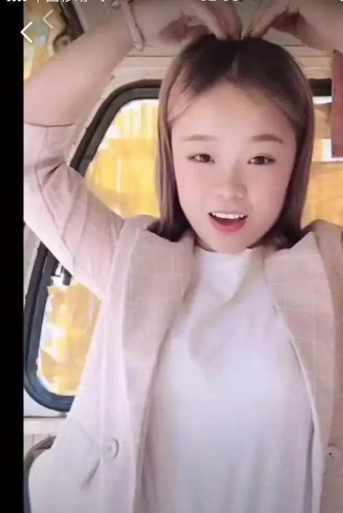 浙江23岁塔吊女网红小邱妹坠亡,工友:高塔上一脚踩空掉下去的_网易