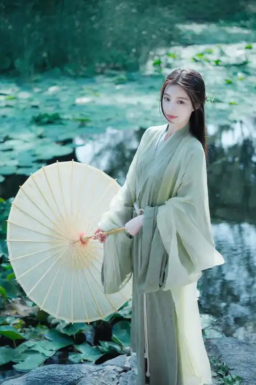 来自王鹤润的夏至惊喜~"送上一份看起来很降温的古风图"