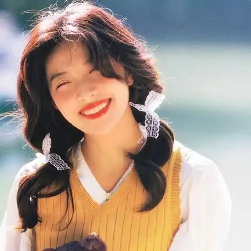 文艺感的港风女生头像