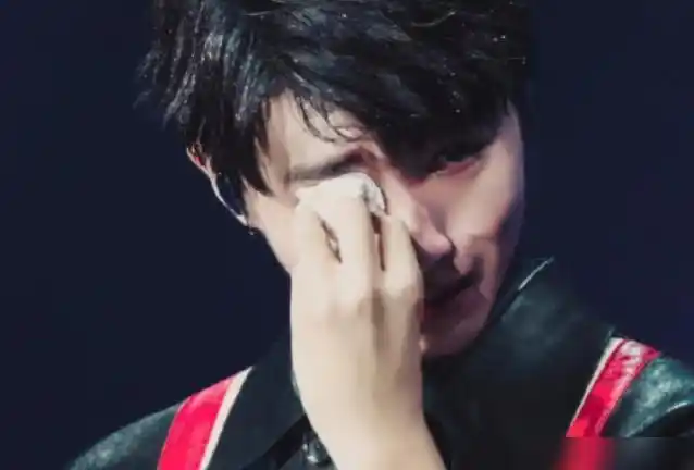 王俊凯片场落泪,工作室谈小凯辛酸经历,雪崩时没有一片雪花无辜