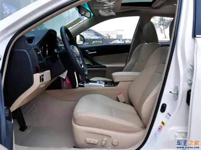 汽车图库 丰田 一汽丰田 锐志(108/326) 内饰 锐志 参考成交价: 14.