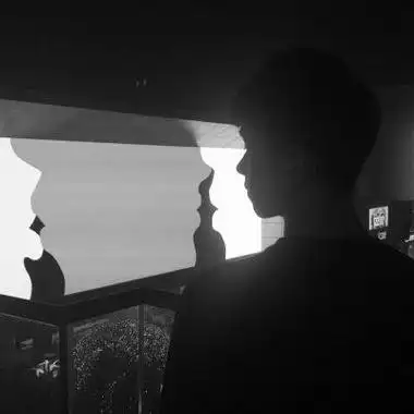 男生头像黑白侧面霸气