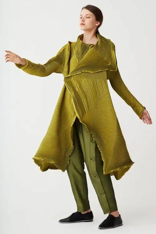 三宅一生 美国 纽约 2017早秋 女装 束腰外衣 丝绸长裤