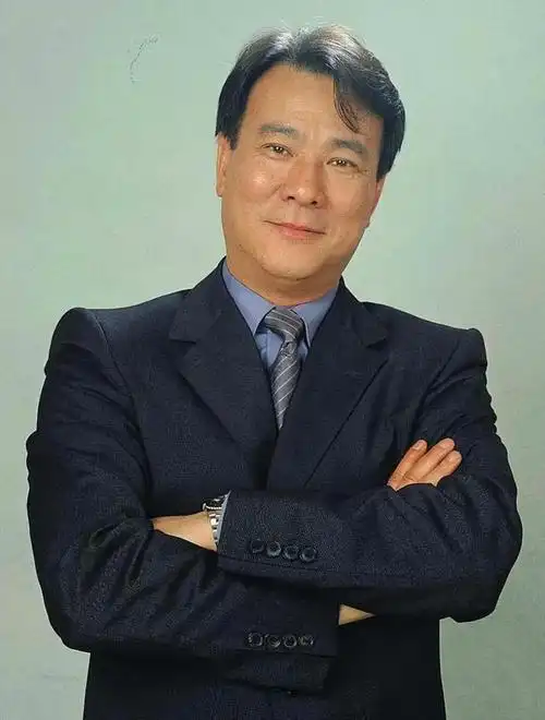 成奎安作为上世纪香港电影中有名的"坏蛋专业户",曾演出过不少反派