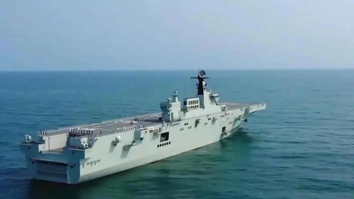 在075型两栖攻击舰交付解放军海军部队之后,075型两栖攻击舰也成为了