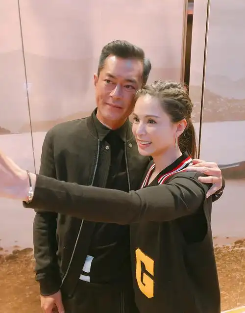 李若彤古天乐同框依然般配 95版神雕侠侣剧组24年后重聚(图)