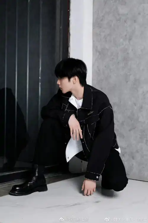 时代少年团-刘耀文身材比例好优越