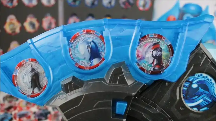 欧布奥特曼慈愈形态豪气登场泽塔奥特曼dx勋章玩具