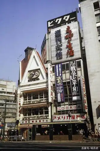 老照片:1960-70年代日本东京,女生穿着时尚,银座街区繁华异常