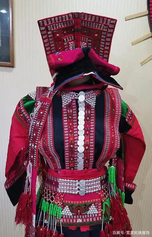 深度解读:明星张静初所穿的花腰彝民族服饰