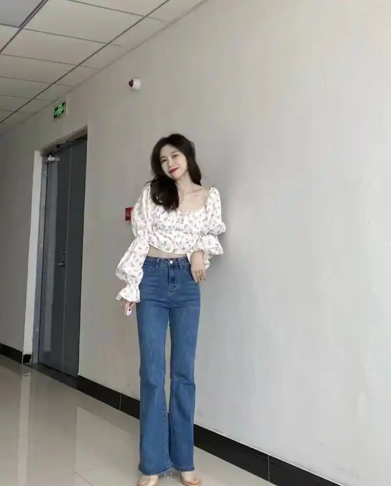 碎花上衣搭配什么裤子鞋子好看