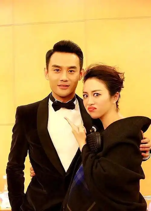 剧名字叫《琅琊榜》,这是由胡歌和靳东以及王凯三大男神一起出演的