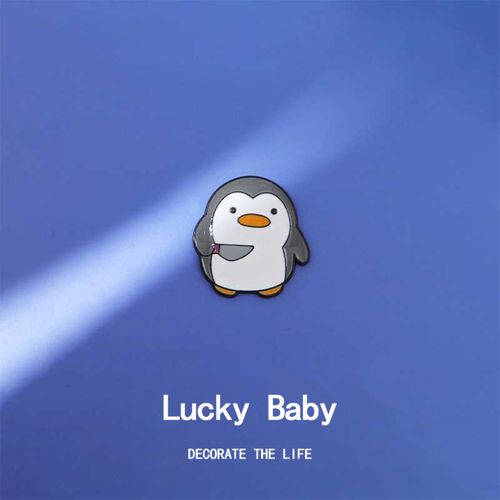 luckybaby拿刀的小企鹅胸针男女可爱日系金属徽章卡通别针包配饰