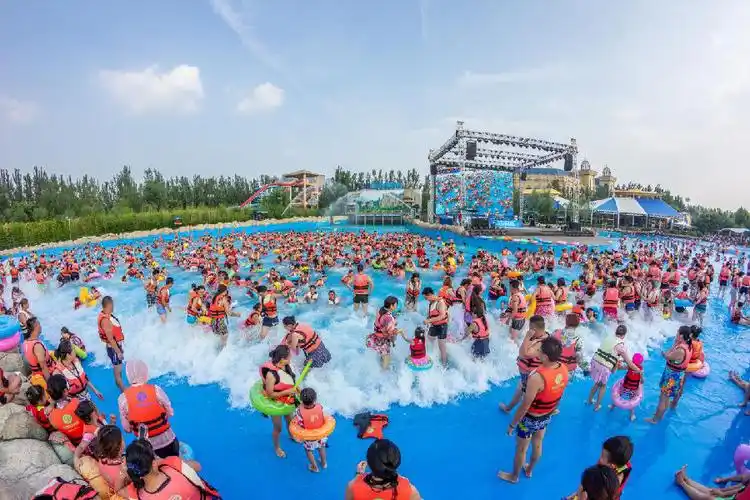 郑州方特水上乐园狂欢谢幕 明年夏天欢乐再续