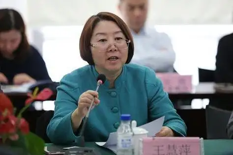 内蒙古一厅官犯受贿,重婚,非法持枪等罪获刑14年半,曾敲诈情人女行长