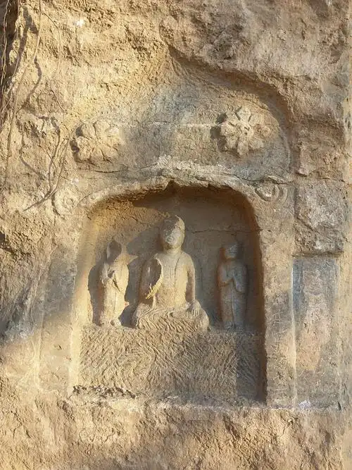 黎城发现唐代石刻造像