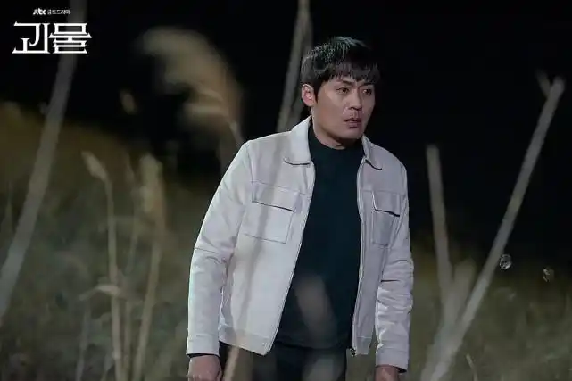 韩剧怪物揭开大幕显而易见的嫌疑人看的是人心的博弈